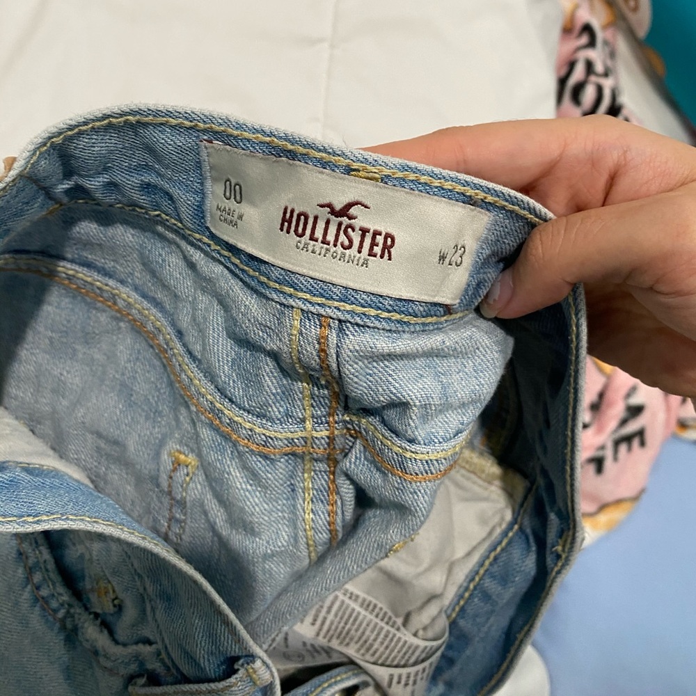 Distressed shorts - Picture 3 of 3